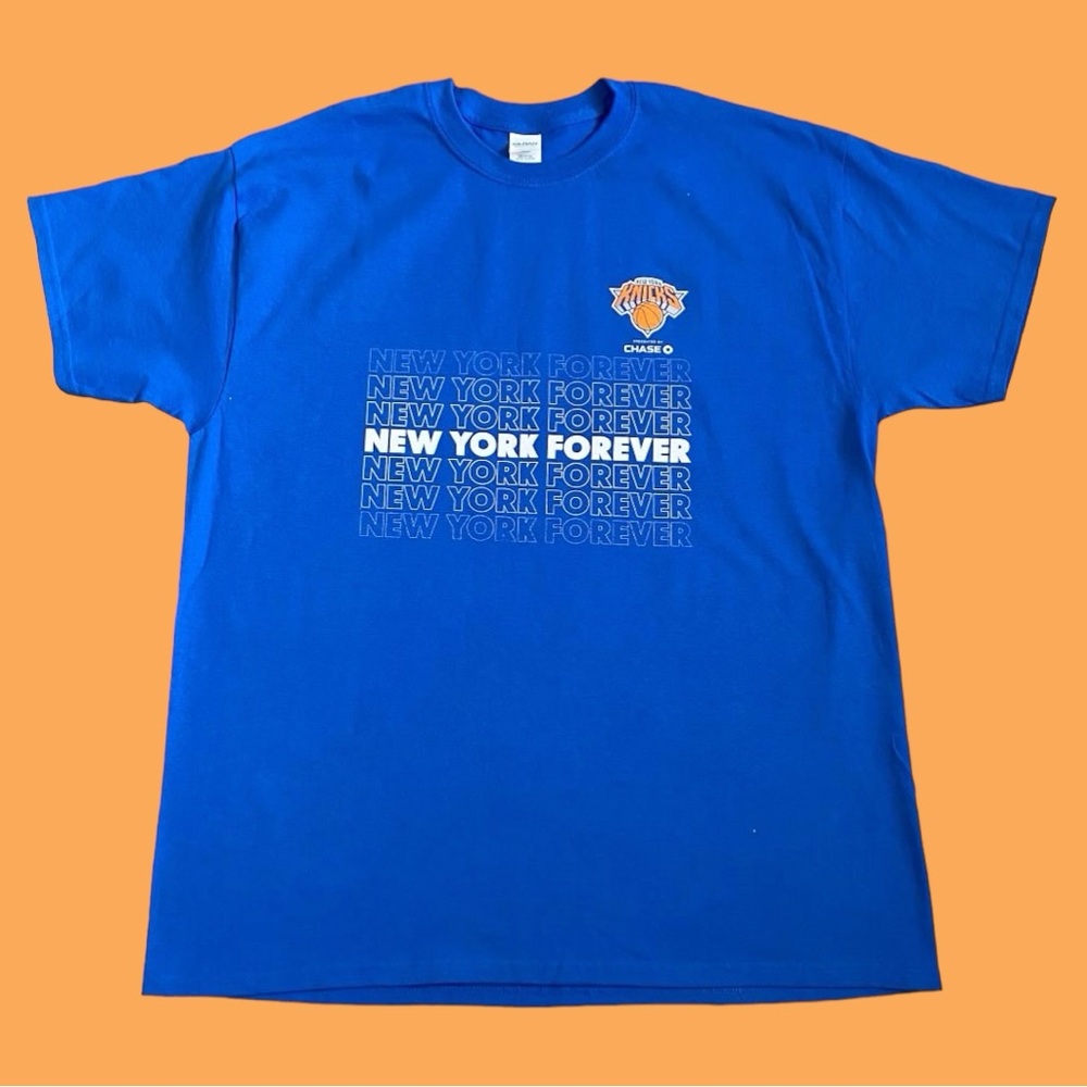 Gildan NBA New York Knicks presented by Chase “New York Forever” Promo Tee
